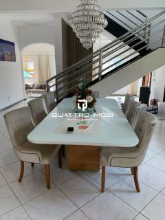 Casa em rua pública no bairro Atalaia