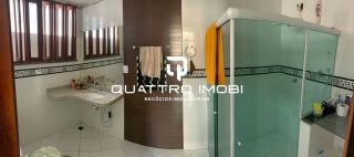 Casa em rua pública no bairro Atalaia