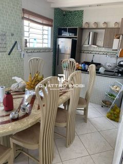 Casa em rua pública no bairro Atalaia