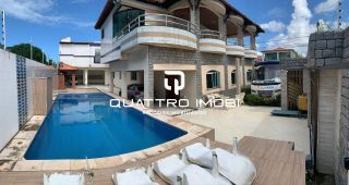 Casa em rua pública no bairro Atalaia