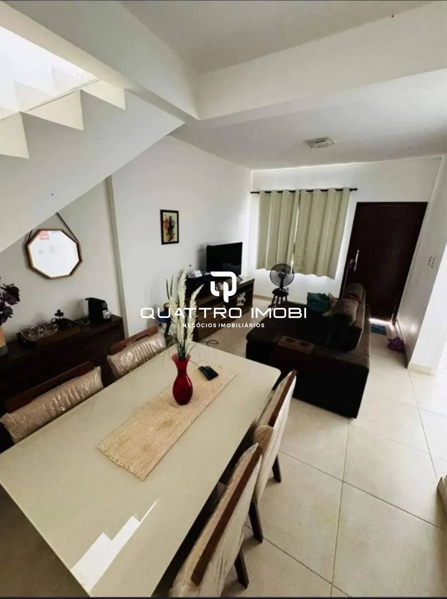 Casa em rua pública no bairro Aruana