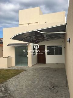 Casa em rua pública no bairro Aruana