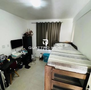 Casa em rua pública no bairro Aruana
