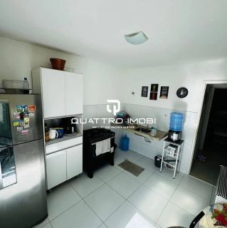 Casa em rua pública no bairro Aruana
