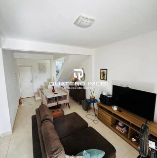 Casa em rua pública no bairro Aruana