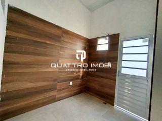Casa em rua pública no bairro Atalaia