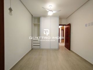 Casa em rua pública no bairro Atalaia