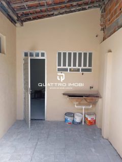Casa em rua pública no bairro Orlando Dantas