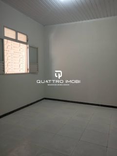 Casa em rua pública no bairro Orlando Dantas