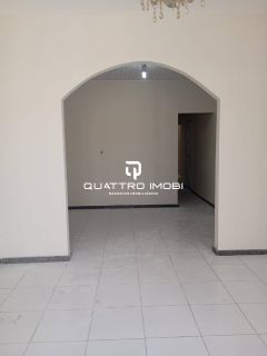 Casa em rua pública no bairro Orlando Dantas