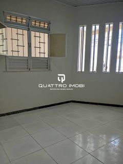 Casa em rua pública no bairro Orlando Dantas
