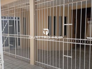 Casa em rua pública no bairro Orlando Dantas
