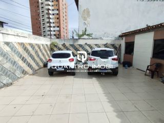 Casa de esquina no Bairro Atalaia
