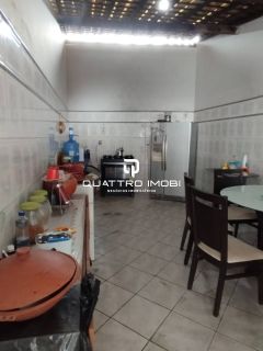 Casa de esquina no Bairro Atalaia