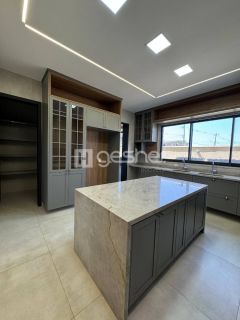 Casa Duplex na Cidade Alpha