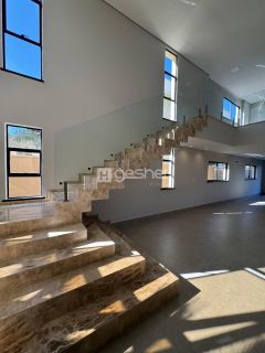 BELÍSSIMA CASA DUPLEX NA CIDADE ALPHA