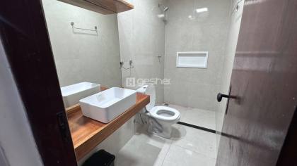 CASA SOLTA NA LAGOA REDONDA