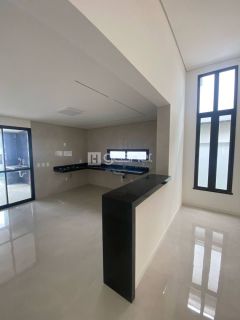 CASA PLANA NA CIDADE ALPHA