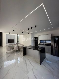 CASA PLANA PORTEIRA FECHADA NA CIDADE ALPHA