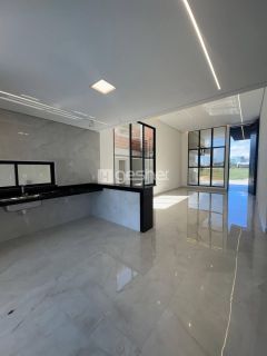 BELÍSSIMA CASA PLANA NA CIDADE ALPHA