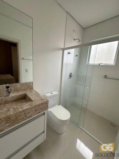 Amplo apartamento mobiliado, pronto para morar em Meia Praia!