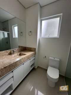Amplo apartamento mobiliado, pronto para morar em Meia Praia!