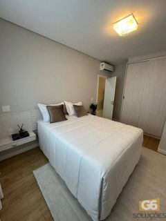 Amplo apartamento mobiliado, pronto para morar em Meia Praia!