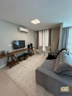 Amplo apartamento mobiliado, pronto para morar em Meia Praia!