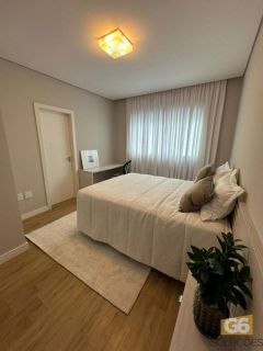 Amplo apartamento mobiliado, pronto para morar em Meia Praia!