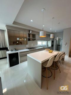 Amplo apartamento mobiliado, pronto para morar em Meia Praia!