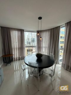Amplo apartamento mobiliado, pronto para morar em Meia Praia!