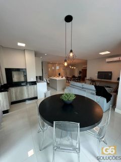 Amplo apartamento mobiliado, pronto para morar em Meia Praia!