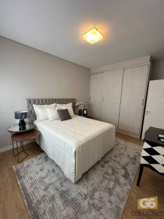 Amplo apartamento mobiliado, pronto para morar em Meia Praia!