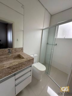 Amplo apartamento mobiliado, pronto para morar em Meia Praia!