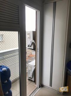 Pronto pra morar na Meia Praia, 4 suítes, ampla sacada com churrasqueira, e 3 vagas de garagem.