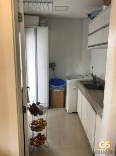 Pronto pra morar na Meia Praia, 4 suítes, ampla sacada com churrasqueira, e 3 vagas de garagem.