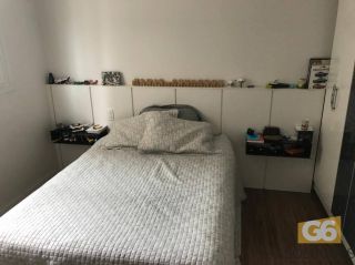 Pronto pra morar na Meia Praia, 4 suítes, ampla sacada com churrasqueira, e 3 vagas de garagem.