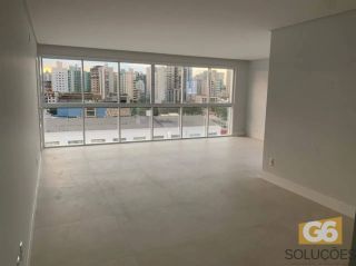 Lindo apto pronto, amplo e bem localizado, 3 suítes, 3 vagas de garagem, em Balneário Perequê.