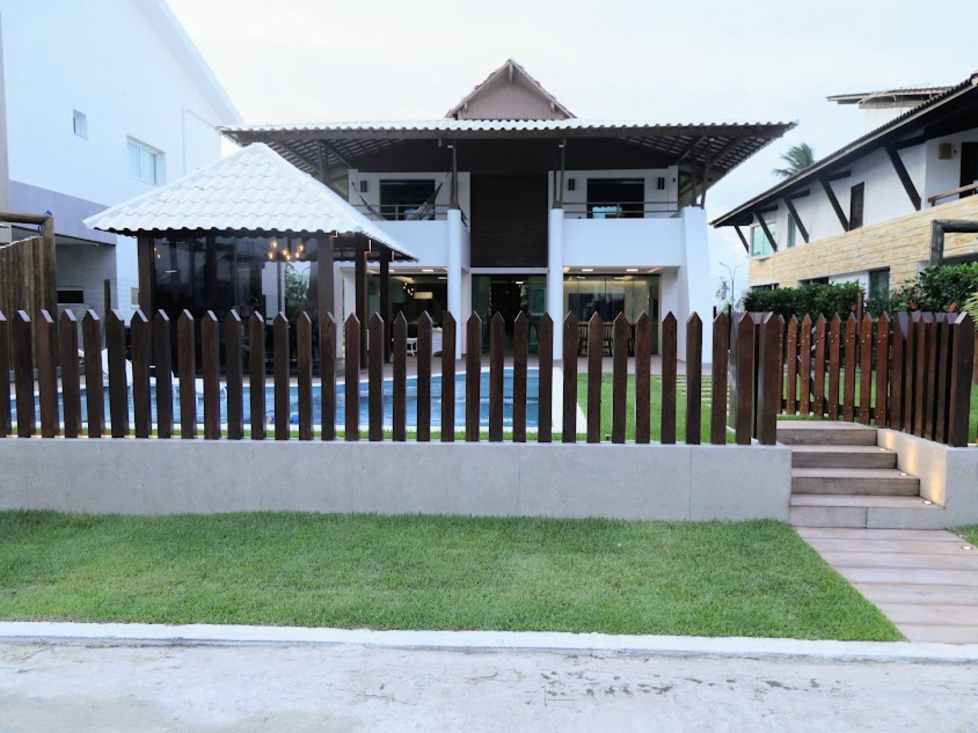 CASA ALTO PADRAO DECORADA E MOBILIADA EM MURO ALTO