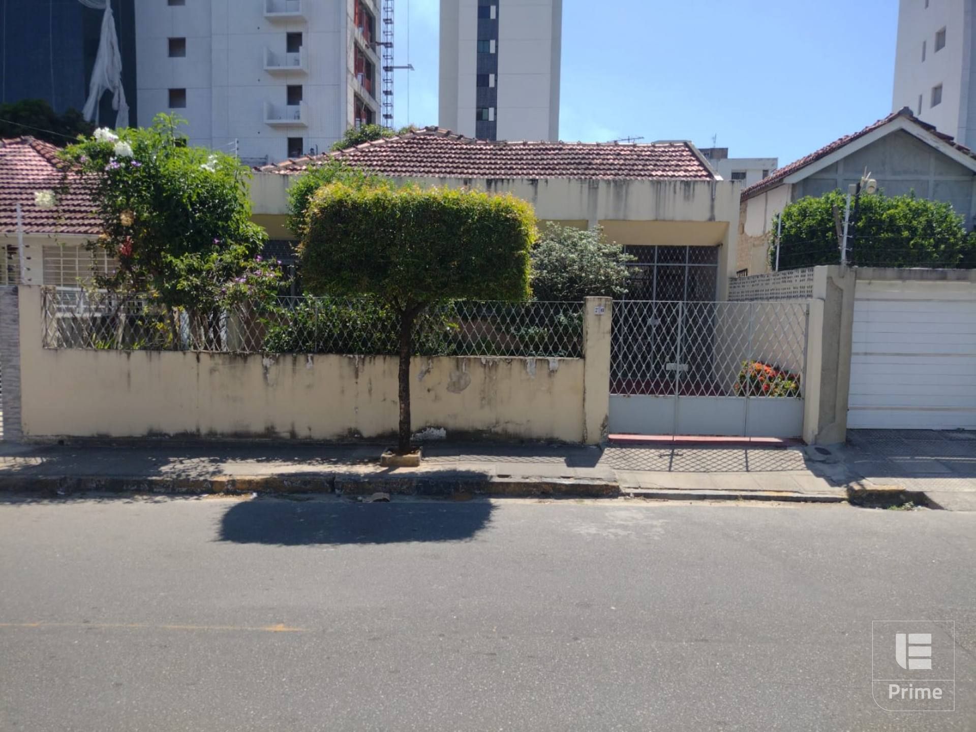 Casa no bairro de Campo Grande, próximo a estrada de Belém, com 5 quartos.