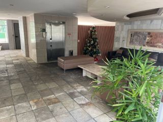 Apartamento amplo, localizado no bairo da encruzilhada, frente para a rua Dr. José Maria