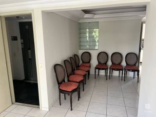 Apartamento amplo, localizado no bairo da encruzilhada, frente para a rua Dr. José Maria