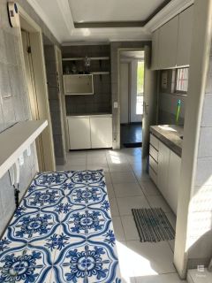 Apartamento amplo, localizado no bairo da encruzilhada, frente para a rua Dr. José Maria