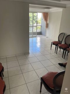 Apartamento amplo, localizado no bairo da encruzilhada, frente para a rua Dr. José Maria
