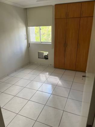 Apartamento amplo, localizado no bairo da encruzilhada, frente para a rua Dr. José Maria