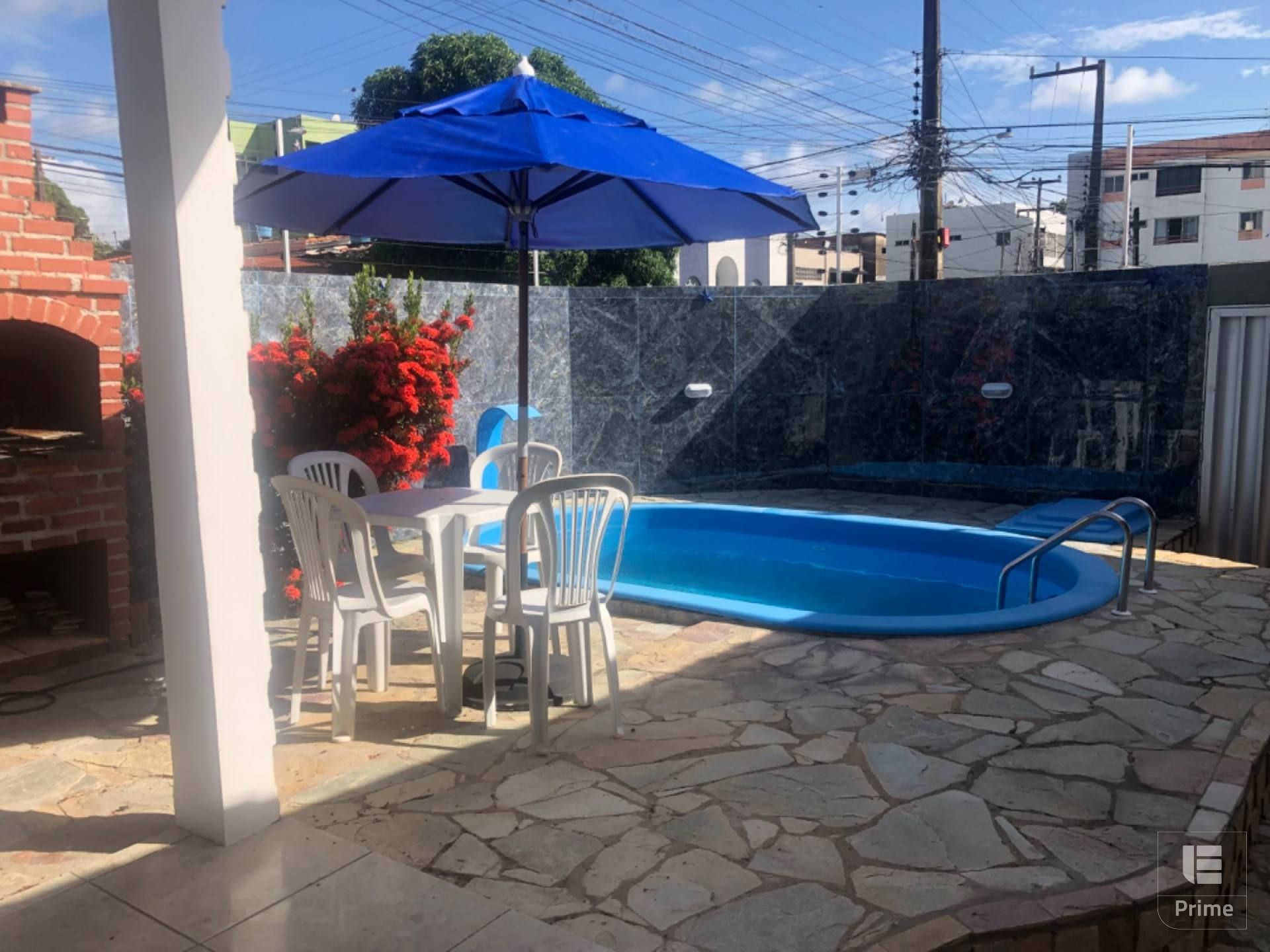 Casa, 3 quartos com área de lazer privativa.