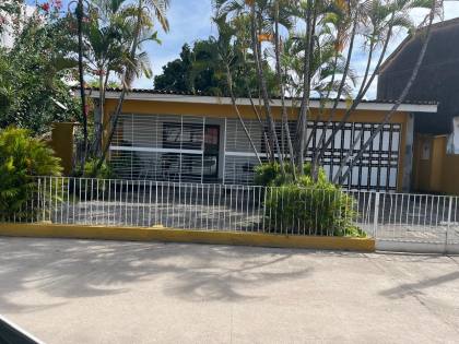 Casa ampla, em exelente estado de conservação, localização excelente, rua ampla e de fácil acesso.