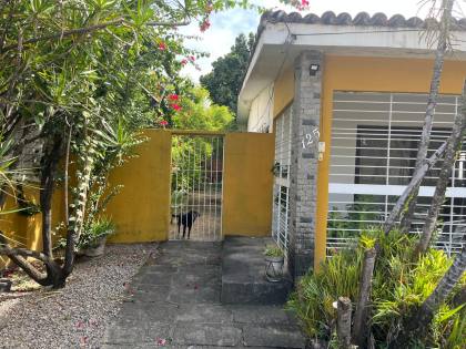 Casa ampla, em exelente estado de conservação, localização excelente, rua ampla e de fácil acesso.