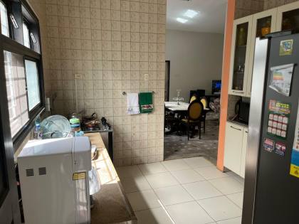 Casa ampla, em exelente estado de conservação, localização excelente, rua ampla e de fácil acesso.