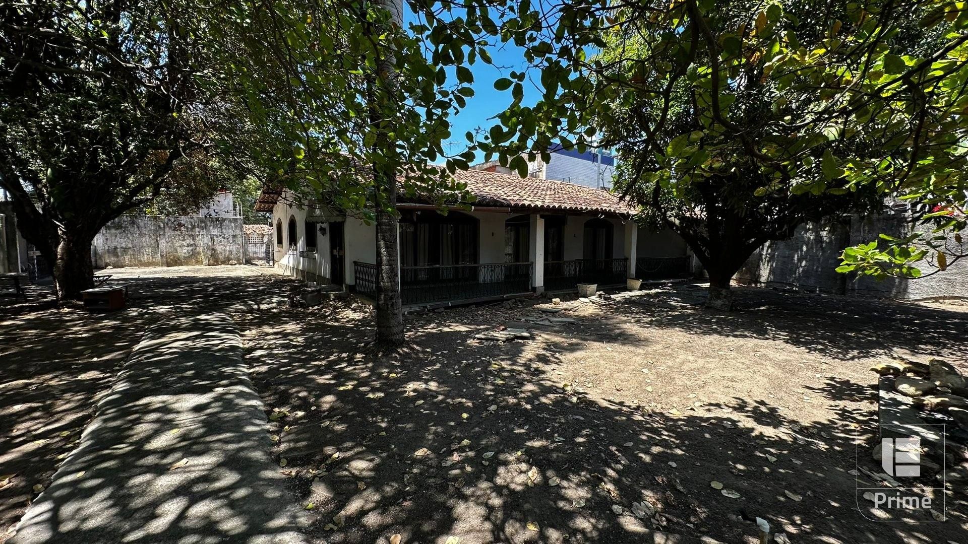 Casa com Lote para Venda em Candeias a 100m do mar